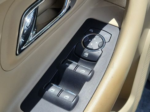 Used 2015 Ford Taurus SE FWD image 16