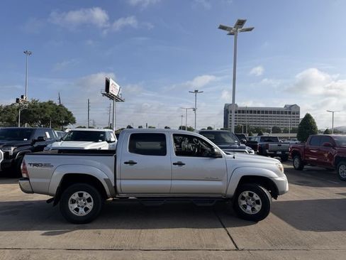 Used 2012 Toyota Tacoma PreRunner w/ TRD Off-Road Pkg RWD image 4
