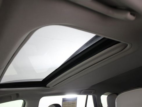 Used 2016 Toyota RAV4 Limited image 13