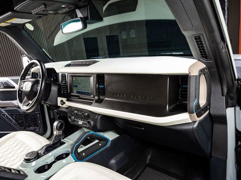 Used 2022 Ford Bronco Wildtrak image 17