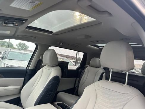 Certified 2025 Kia Carnival SX Prestige FWD image 6