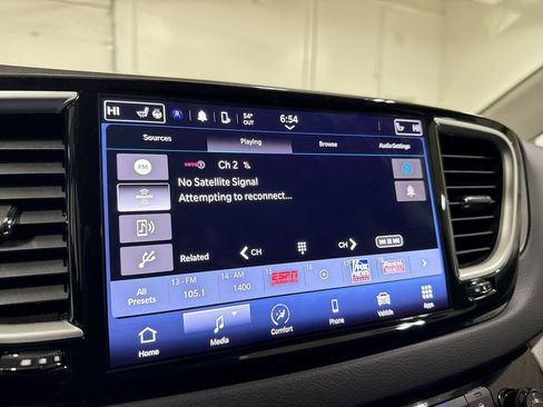 Used 2024 Chrysler Pacifica Touring-L FWD image 14