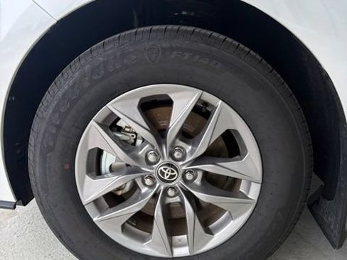 Used 2026 Toyota Sienna XLE AWD/4WD image 13
