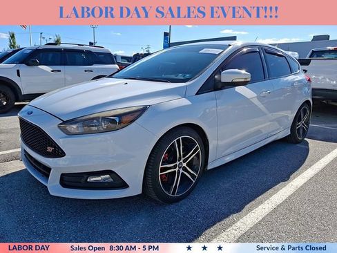 Used 2017 Ford Focus ST w/ Equipment Group 401A FWD image 3