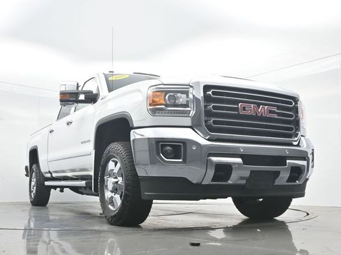 Used 2018 GMC Sierra 2500 SLT w/ Duramax Plus Package AWD/4WD image 28