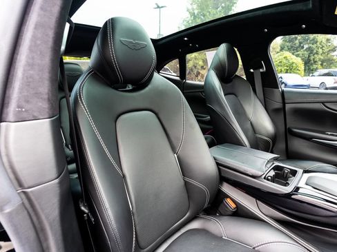 Used 2021 Aston Martin DBX AWD/4WD image 42