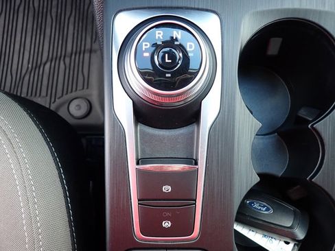 Used 2022 Ford Escape SE image 18