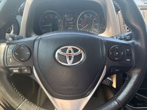 Used 2018 Toyota RAV4 XLE image 7