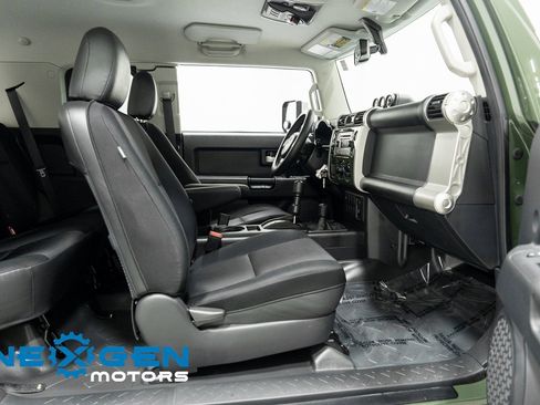 Used 2014 Toyota FJ Cruiser 4WD image 39