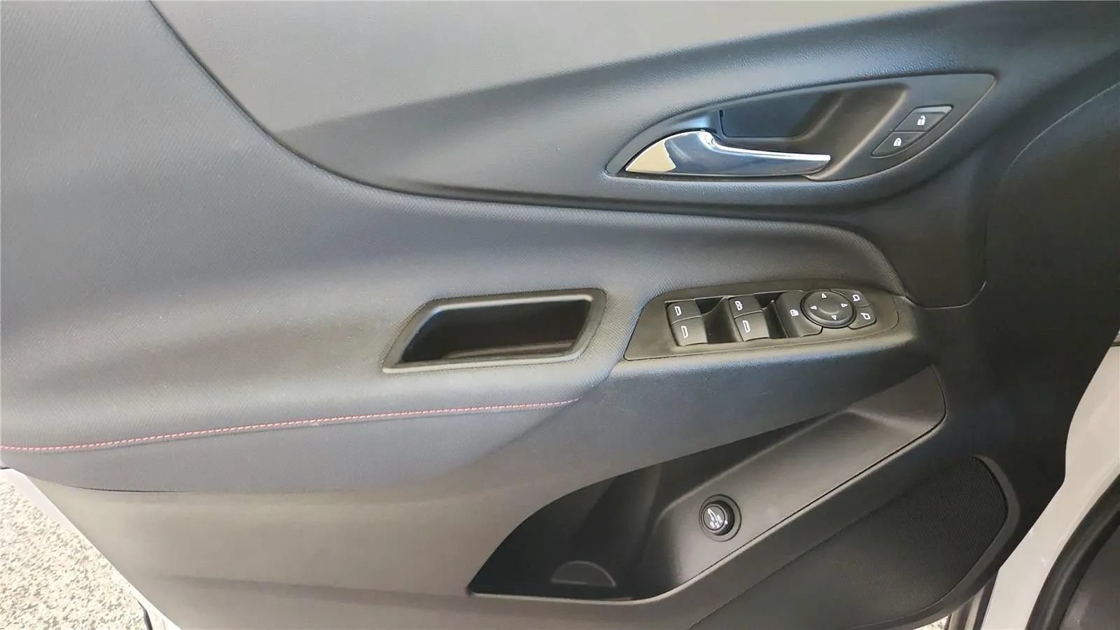Used 2022 Chevrolet Equinox RS FWD image 23