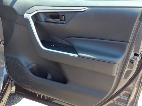 Certified 2021 Toyota RAV4 LE AWD/4WD image 9