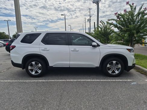 Used 2024 Honda Pilot EX-L image 4