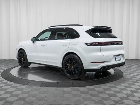 Certified 2024 Porsche Cayenne Turbo image 3