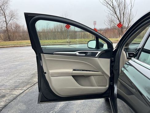 Used 2019 Ford Fusion SEL image 10