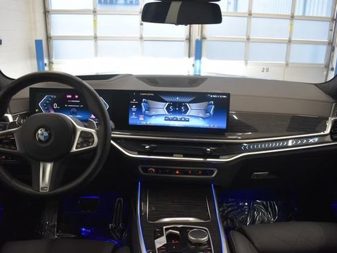Used 2026 BMW X7 xDrive40i w/ M Sport Package AWD/4WD image 5