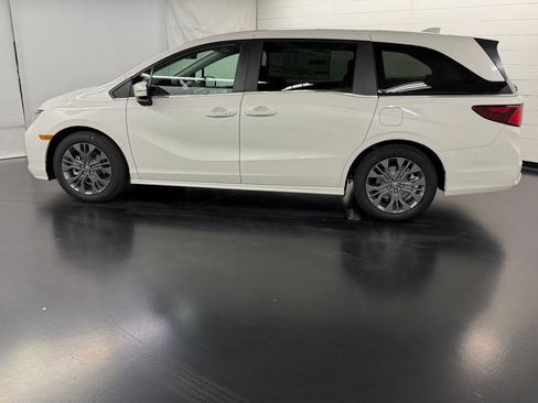 New 2026 Honda Odyssey Touring image 2