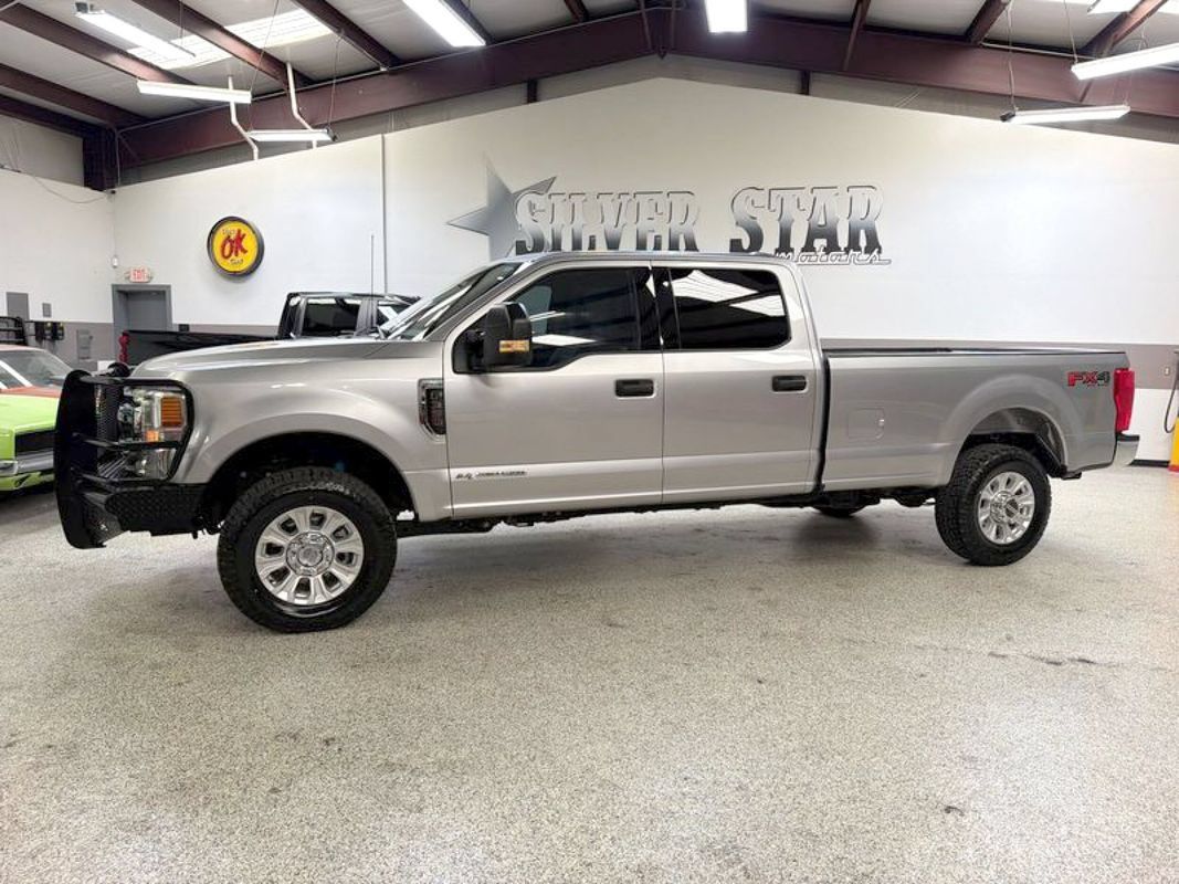 Used 2022 Ford F350 XLT AWD/4WD image 2