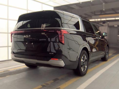 Used 2026 Kia Carnival LXS FWD image 3