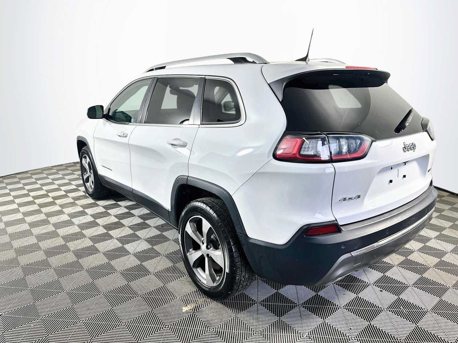 Used 2019 Jeep Cherokee Limited AWD/4WD image 6