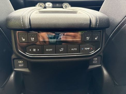 Used 2024 Toyota Grand Highlander AWD image 17