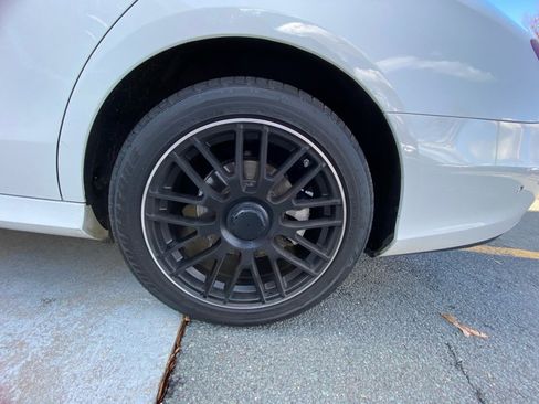 Used 2017 Mercedes-Benz E 300 4MATIC image 22