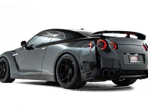 Used 2016 Nissan GT-R Premium image 10