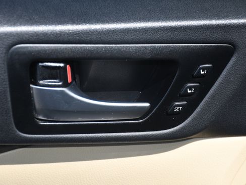 Used 2019 Toyota Highlander Limited Platinum image 12