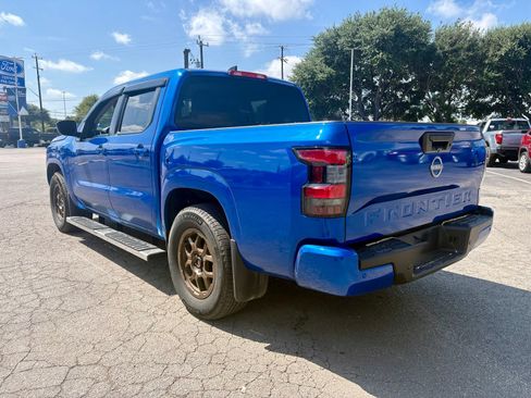 Used 2025 Nissan Frontier SV RWD image 3