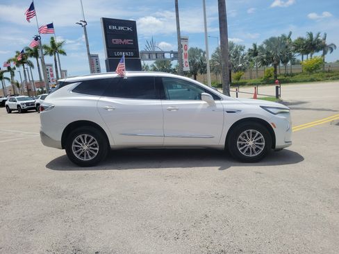 Used 2022 Buick Enclave Essence FWD image 4