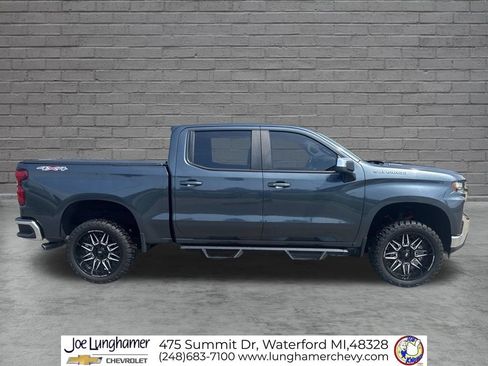 Used 2021 Chevrolet Silverado 1500 LT w/ Convenience Package II AWD/4WD image 2