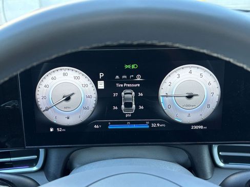 Used 2025 Hyundai Elantra SEL image 37