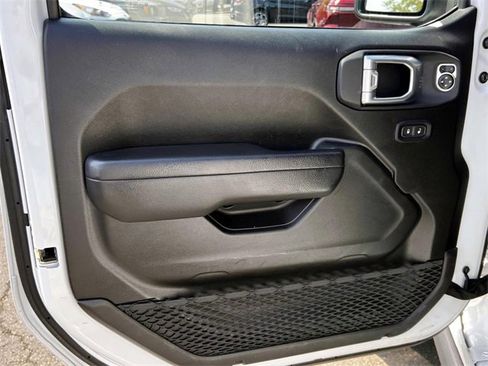 Certified 2024 Jeep Wrangler Unlimited Rubicon image 27