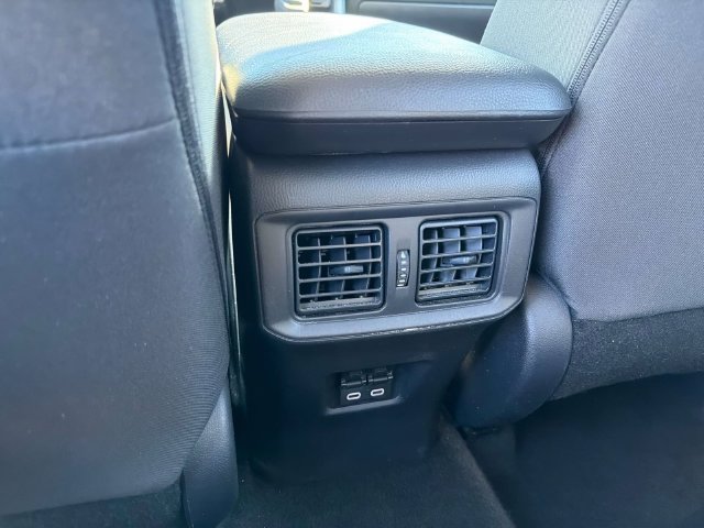Used 2025 Toyota RAV4 XLE AWD/4WD image 18