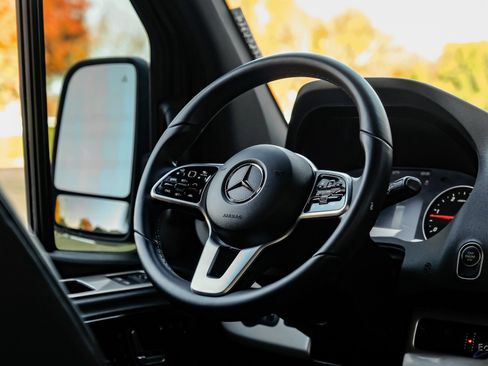 Used 2022 Mercedes-Benz Sprinter 3500 image 50