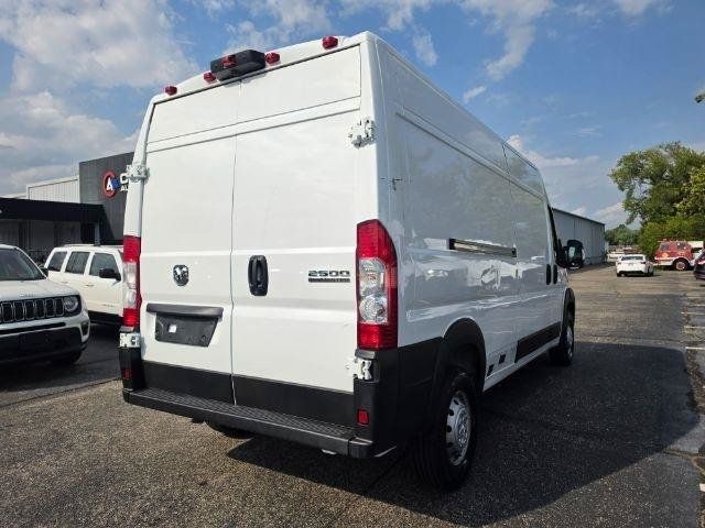 Used 2025 RAM ProMaster 2500 w/ Convenience Group FWD image 5