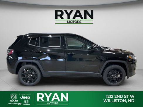New 2026 Jeep Compass Latitude image 10