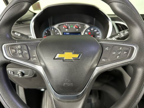 Used 2022 Chevrolet Equinox LT image 3