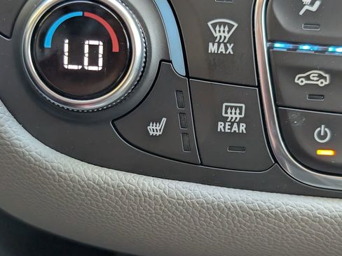 Used 2019 Chevrolet Equinox Premier image 30