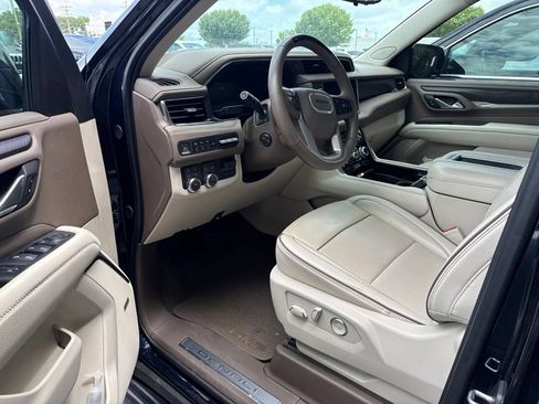Used 2024 GMC Yukon XL Denali w/ Advanced Technology Package AWD/4WD image 8