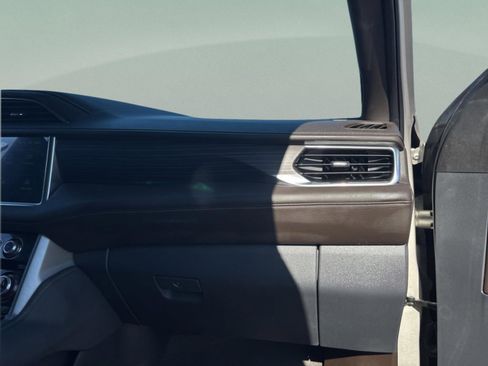 Used 2023 GMC Yukon XL Denali image 47