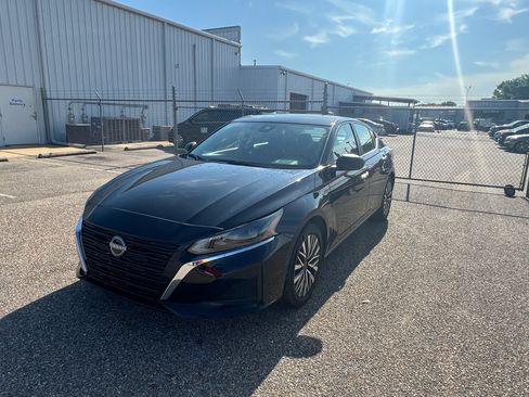 Used 2025 Nissan Altima 2.5 SV FWD image 5