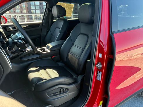 Certified 2023 Porsche Cayenne image 5