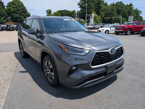 Used 2021 Toyota Highlander XLE AWD/4WD image 8