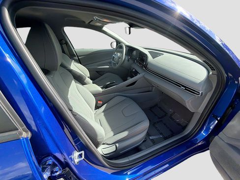 Used 2025 Hyundai Elantra Sport FWD image 28