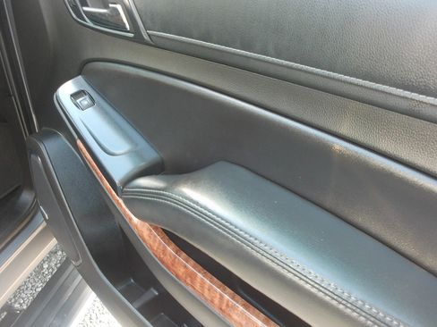 Used 2018 Chevrolet Suburban Premier RWD image 39
