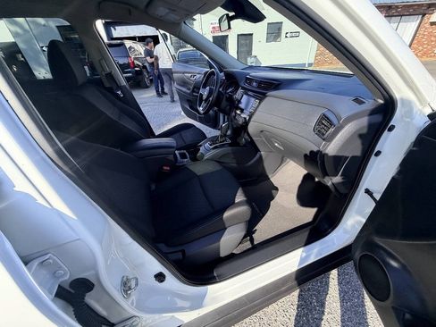 Used 2019 Nissan Rogue SV AWD/4WD image 69