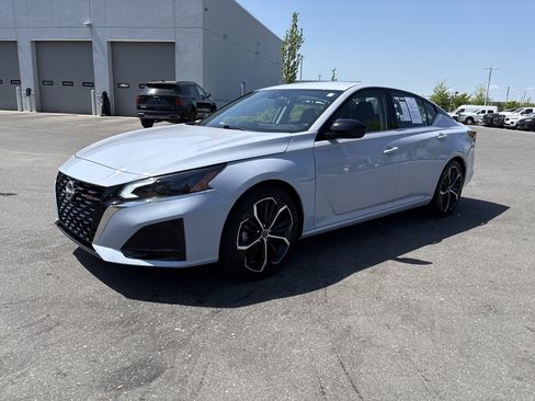 Used 2024 Nissan Altima 2.5 SR image 5