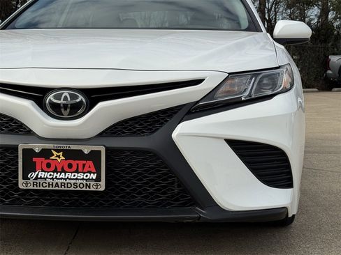 Used 2020 Toyota Camry image 8
