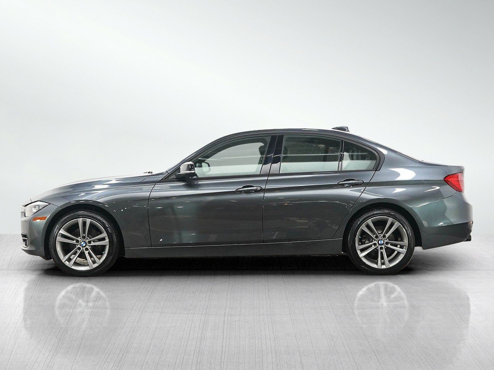 Used 2014 BMW 328i xDrive Sedan AWD/4WD image 2