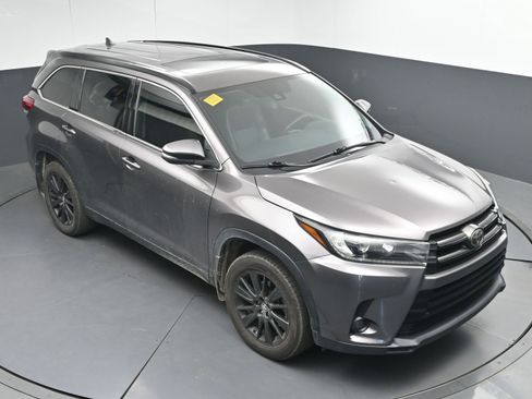 Used 2019 Toyota Highlander SE w/ Carpet Mat Package (TMS) image 33
